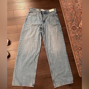 BRAND NEW - Abercrombie mid-rise wide leg jeans